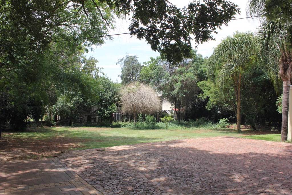 1276 m² Land available in Waterkloof photo number 3