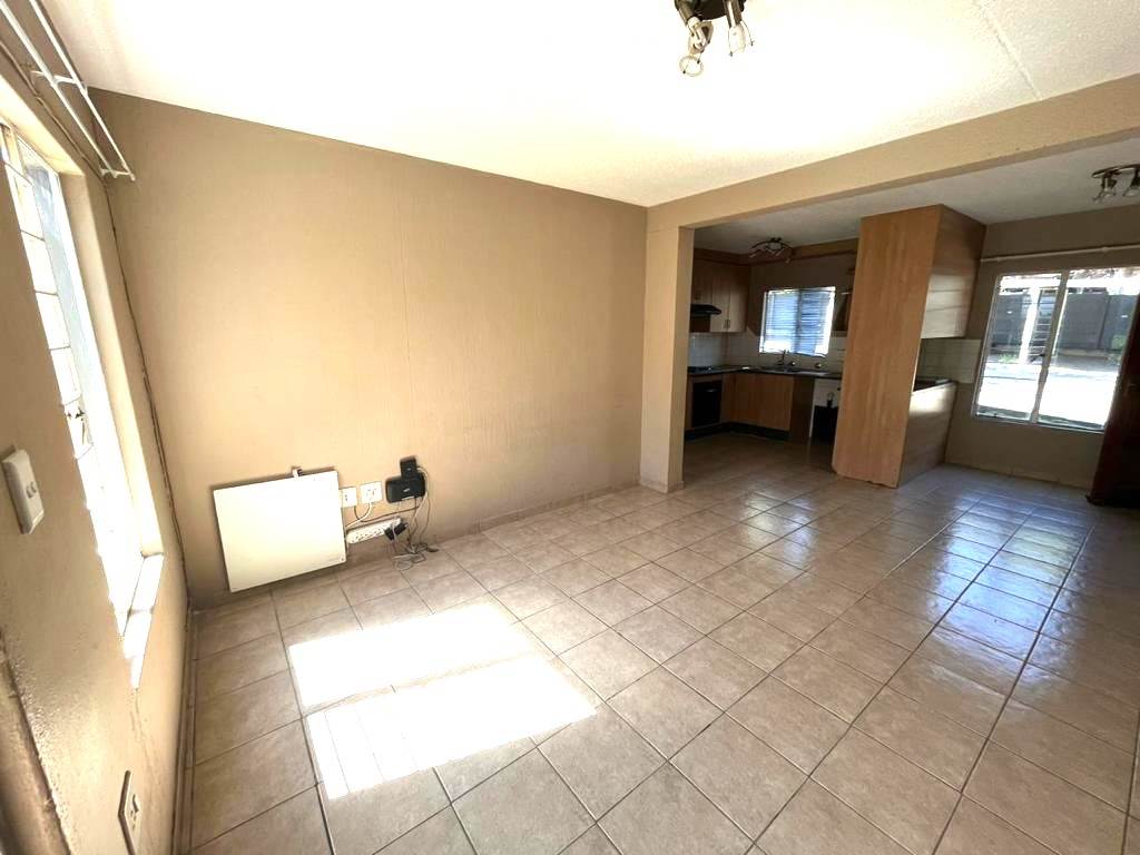 3 Bed Apartment in Radiokop photo number 1