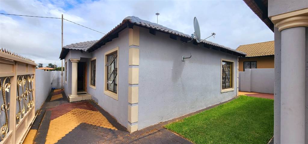 3 Bed House in Randfontein photo number 3