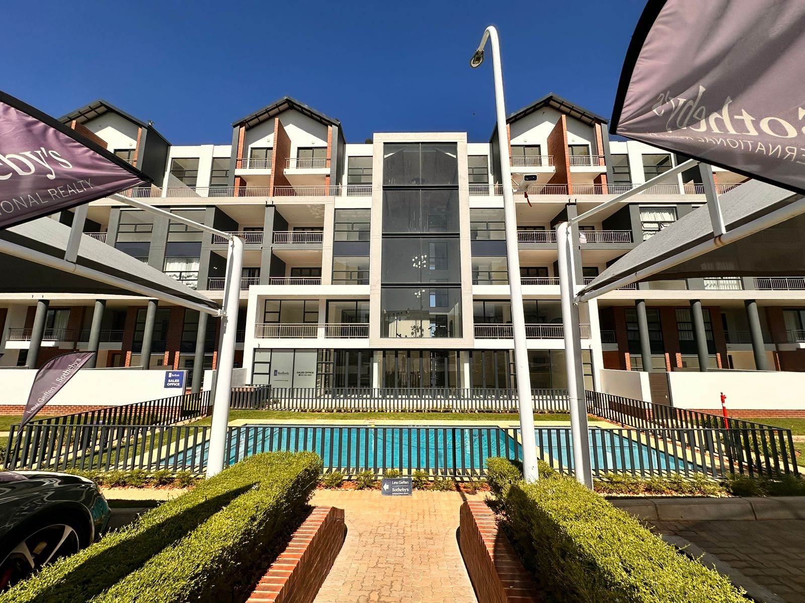 2 Bed Apartment in Greenstone Hill photo number 11