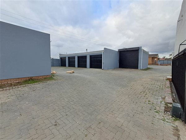 13  m² Commercial space