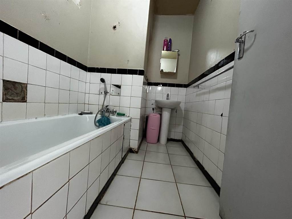 2 Bed Apartment in Mokopane photo number 19