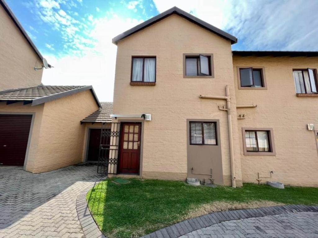 2 Bed Townhouse in Noordwyk photo number 1
