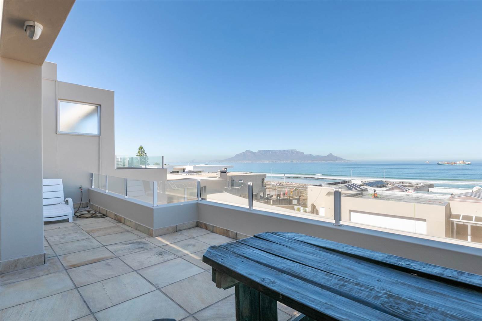 3 Bed House in Bloubergstrand photo number 4