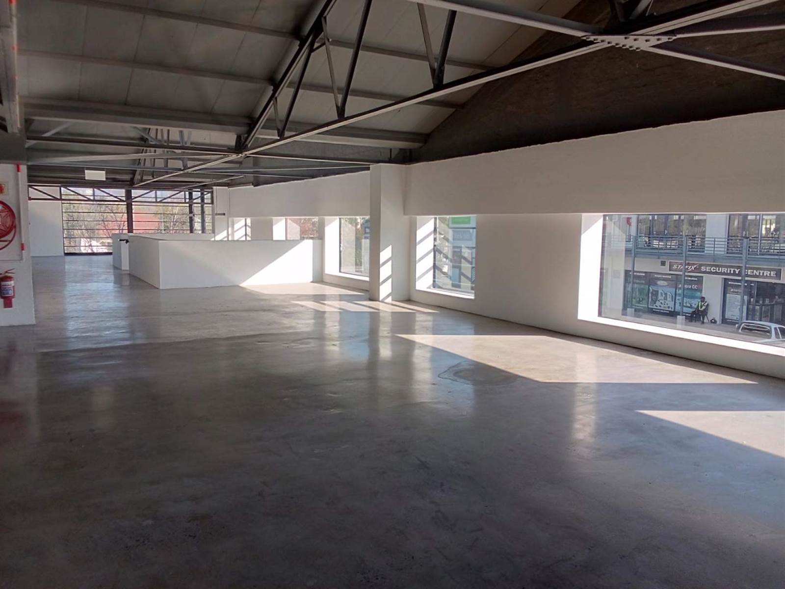 500  m² Retail Space in Diep River photo number 3