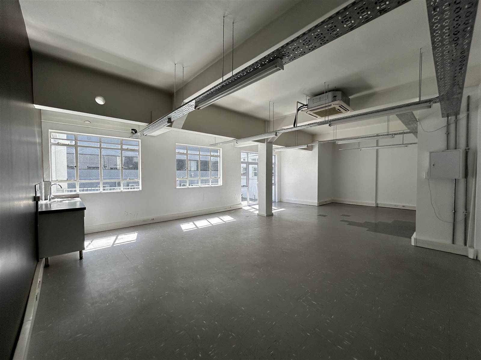 82  m² Commercial space in Cape Town City Centre photo number 2