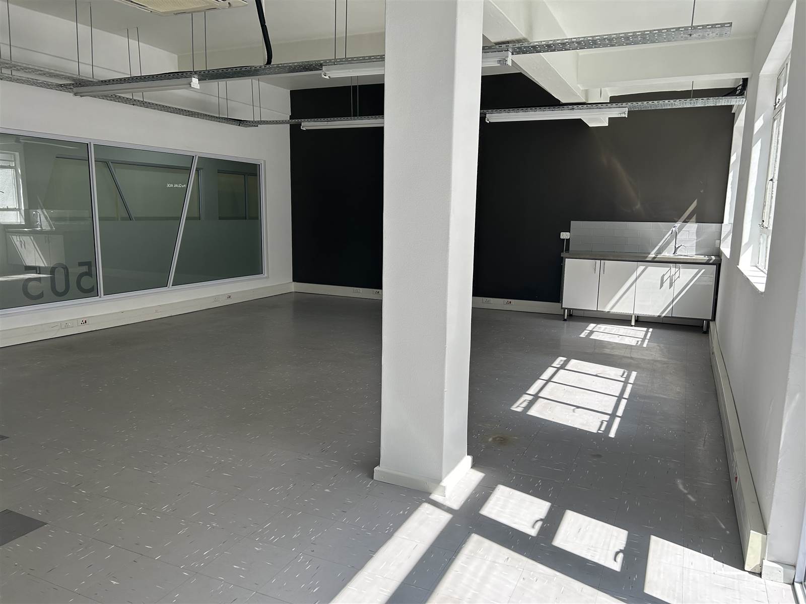 82  m² Commercial space in Cape Town City Centre photo number 4