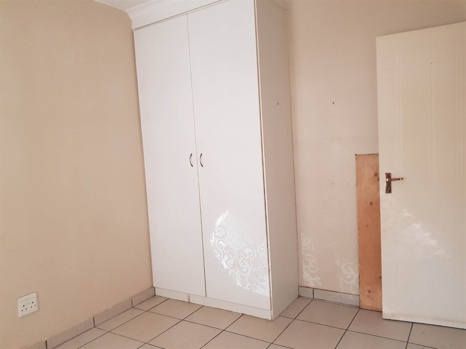 2 Bed Townhouse in Brenthurst photo number 4