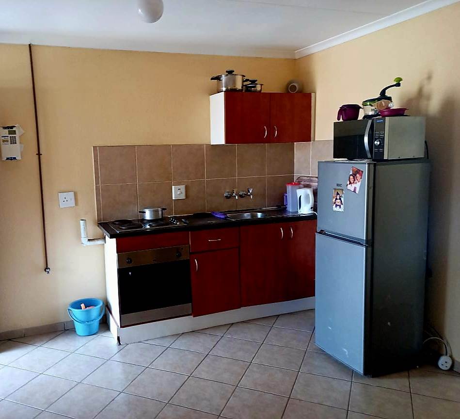2 Bed Apartment in Olievenhoutbosch photo number 2
