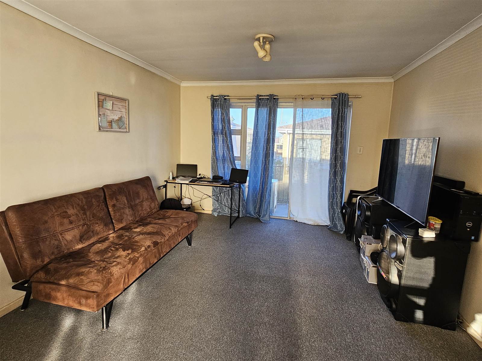 2 Bed Apartment in Oakglen photo number 3