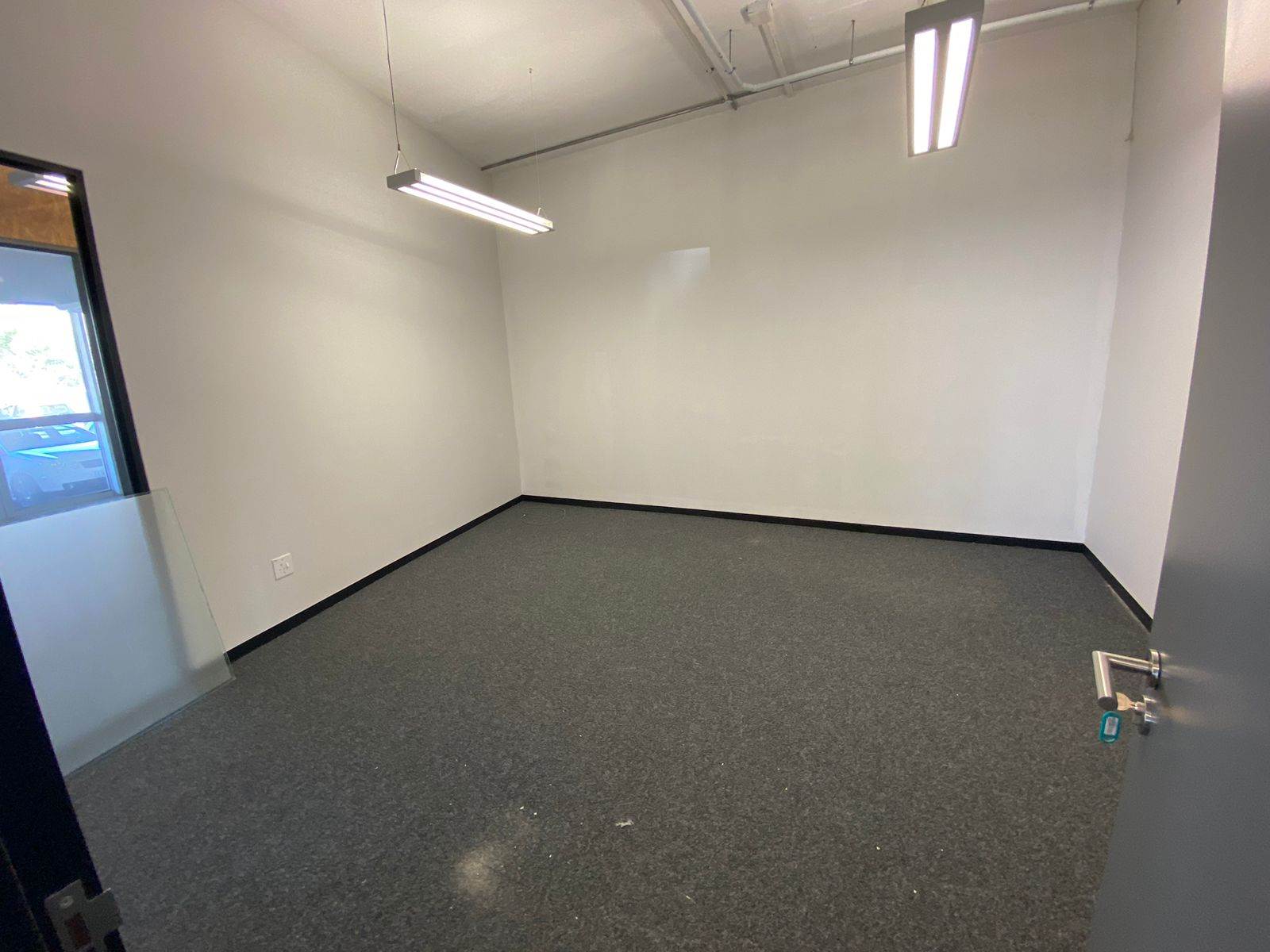 975  m² Commercial space in Paarden Eiland photo number 17