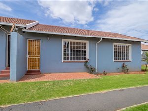 3 Bed Townhouse in Roodepoort West