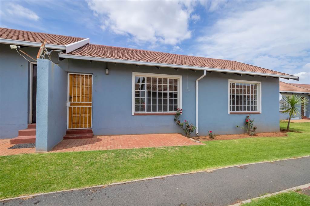 3 Bed Townhouse to rent in Roodepoort West RR3658128 Private Property