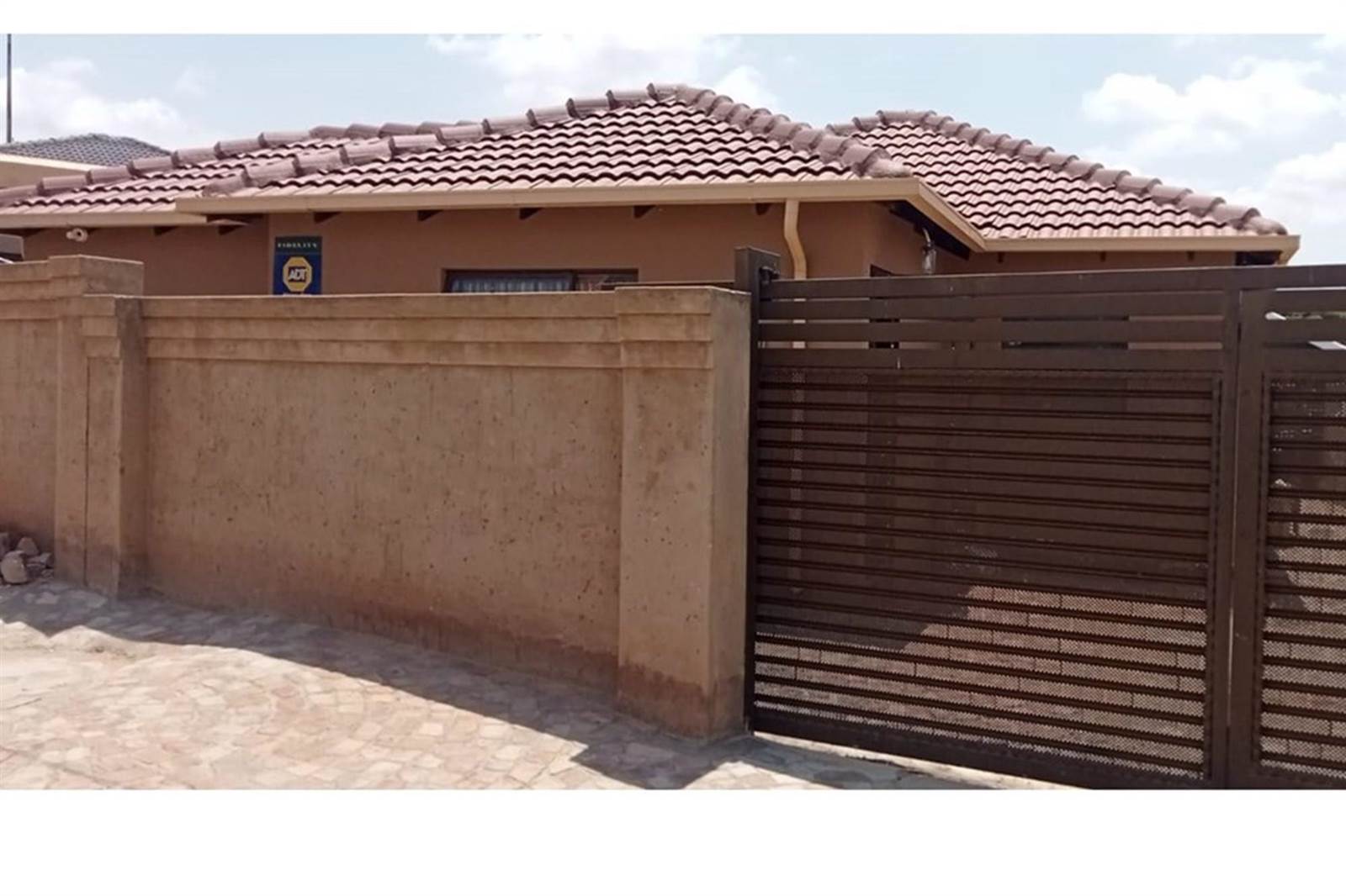 3 Bed House in Pimville photo number 1