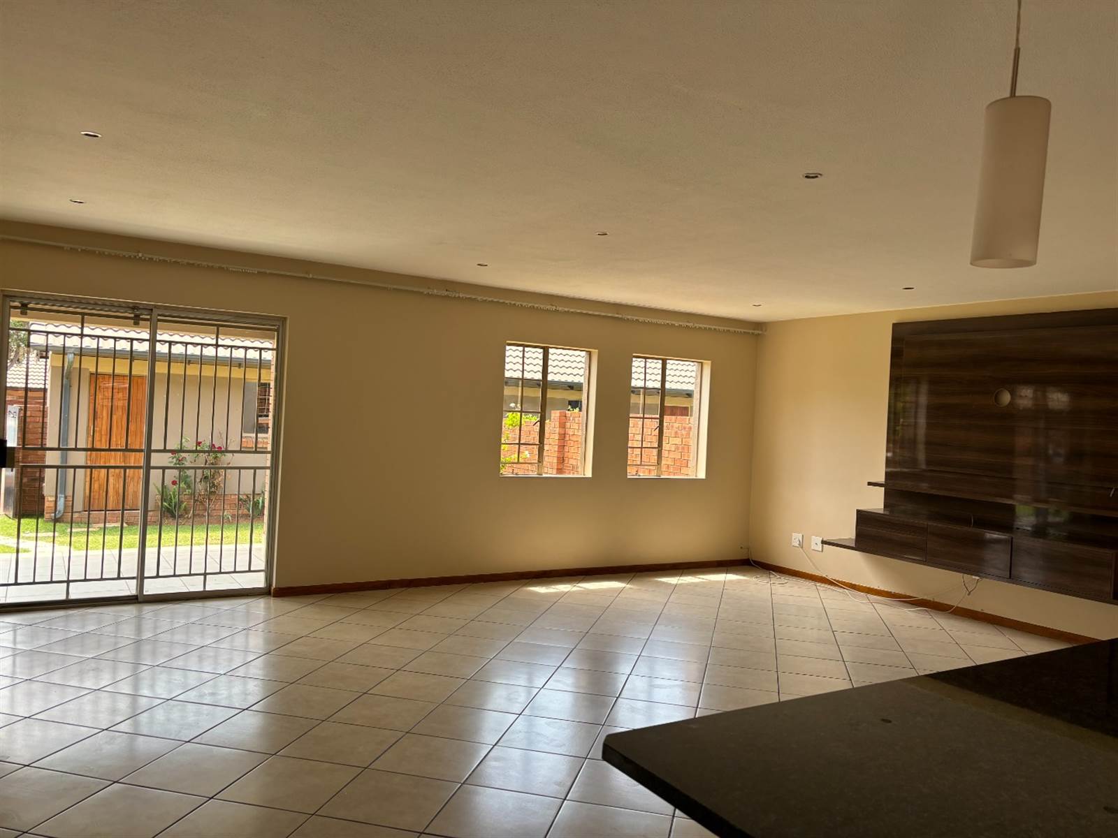 4 Bed Townhouse in Mooikloof Ridge photo number 4