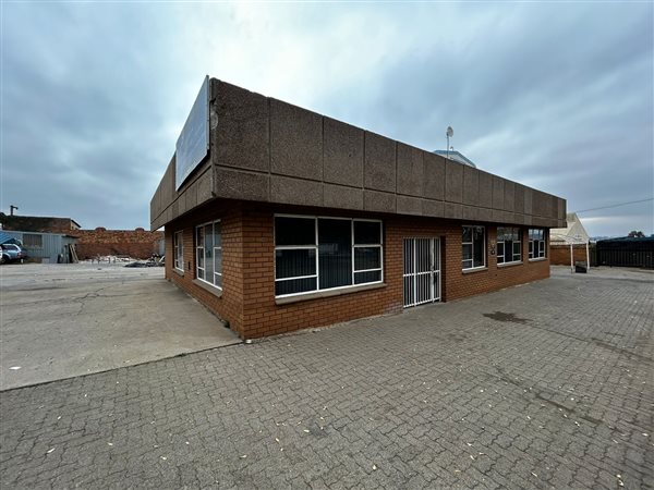 890  m² Industrial space