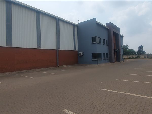 3 893  m² Industrial space