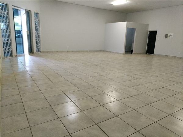 130  m² Commercial space