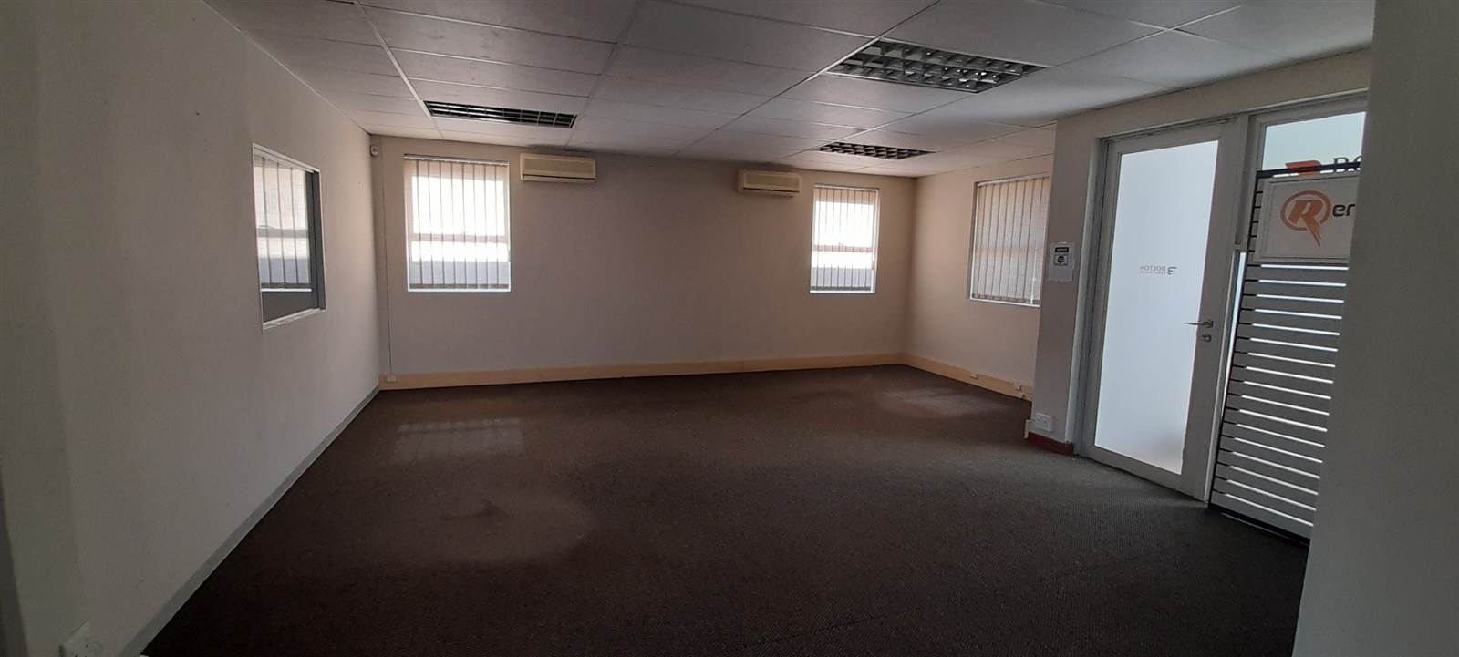 112  m² Commercial space in Sunningdale photo number 1