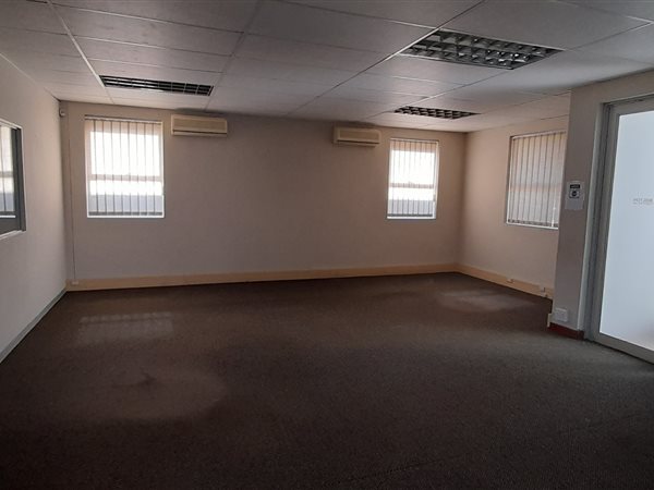 112  m² Commercial space in Sunningdale