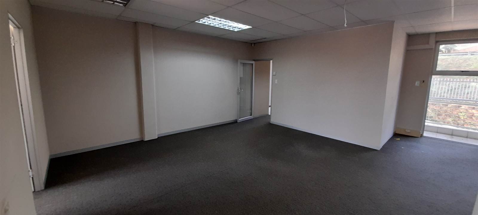 112  m² Commercial space in Sunningdale photo number 4