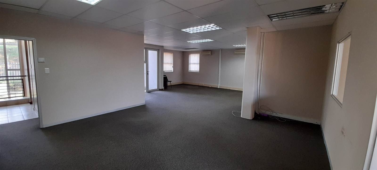 112  m² Commercial space in Sunningdale photo number 3