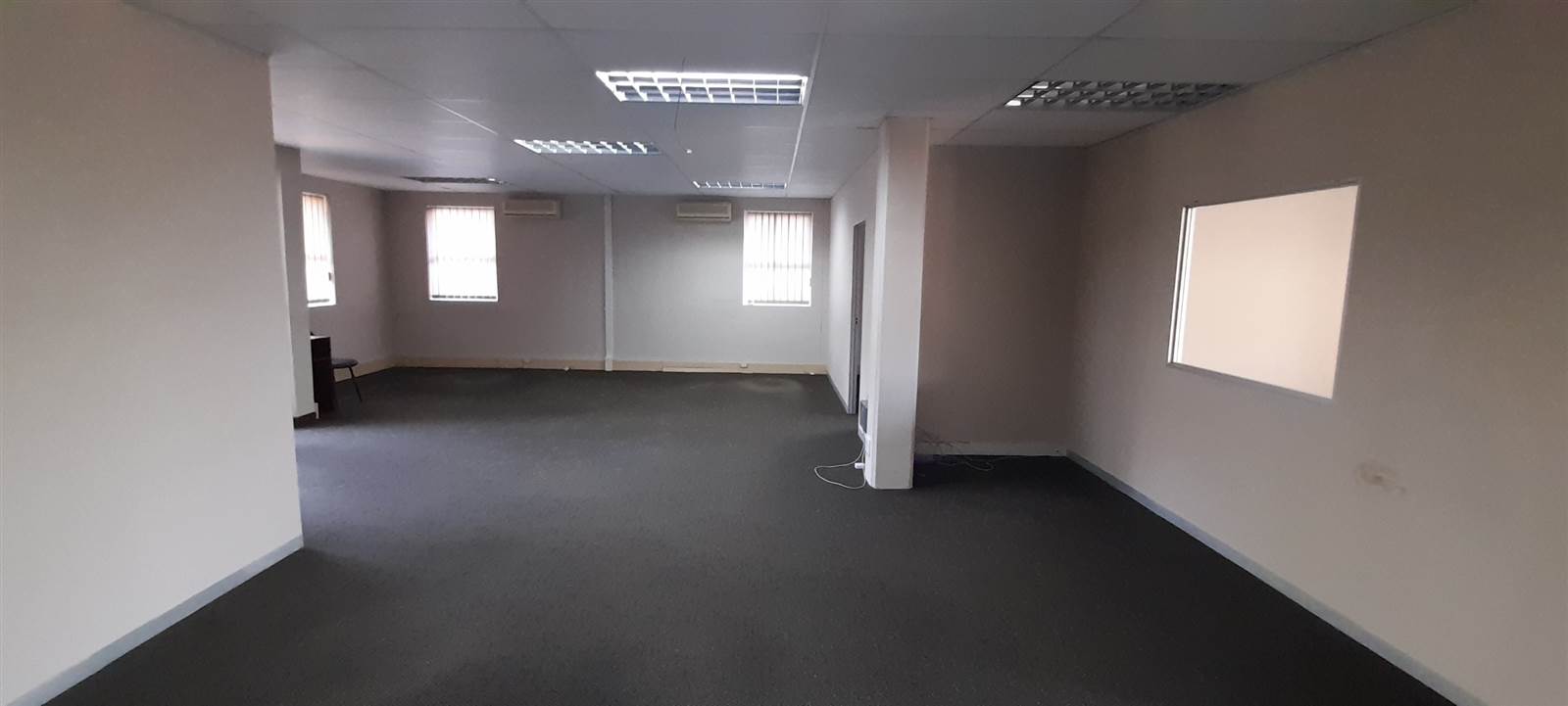 112  m² Commercial space in Sunningdale photo number 2