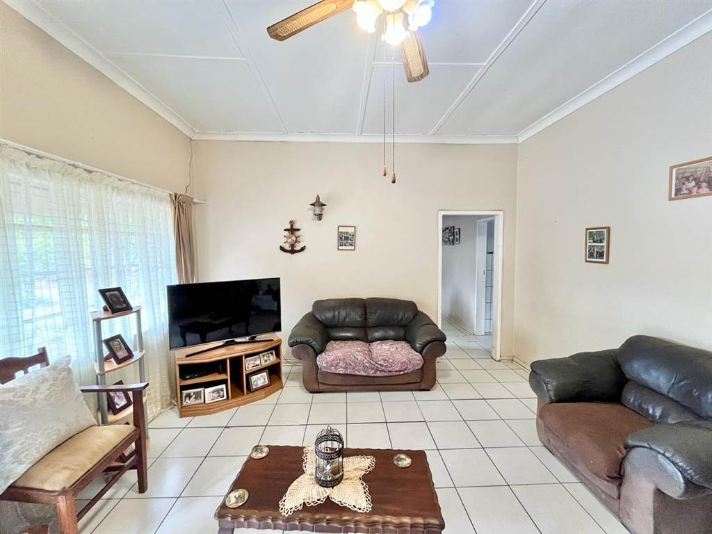 3 Bed House in Lichtenburg photo number 7