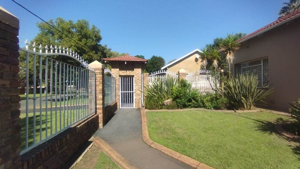 4 Bed House in Northmead photo number 1