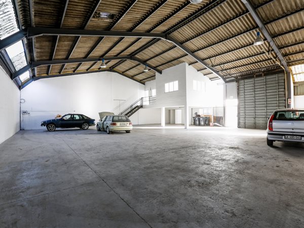 437  m² Industrial space