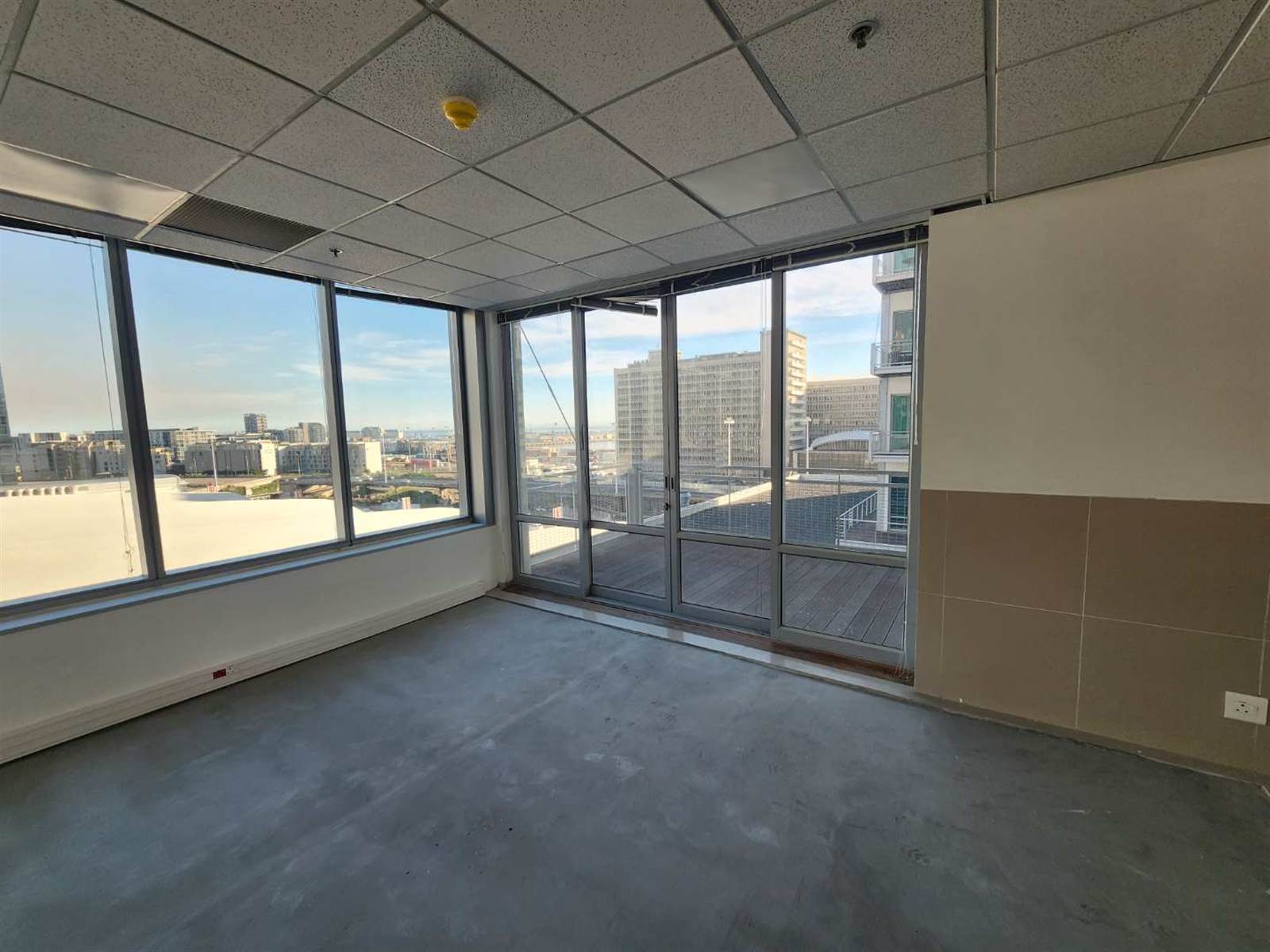 715  m² Office Space in Cape Town City Centre photo number 5