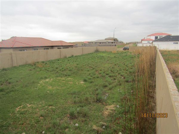 820 m² Land available in Villa Liza
