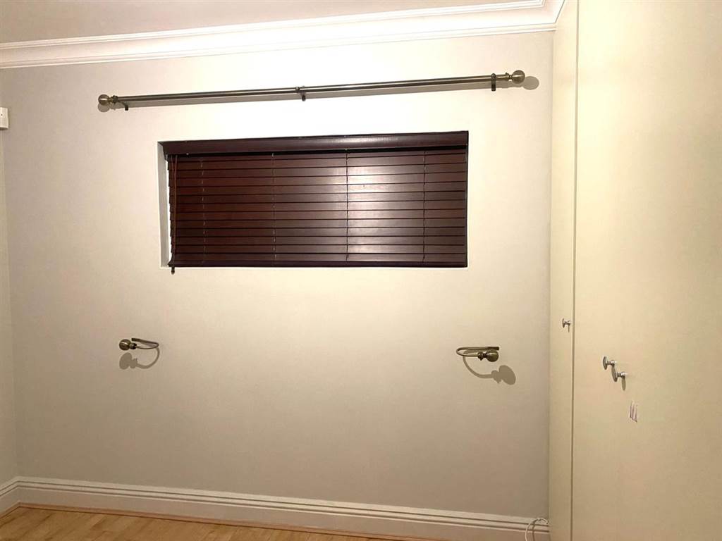 3 Bed Apartment in Sandown photo number 13