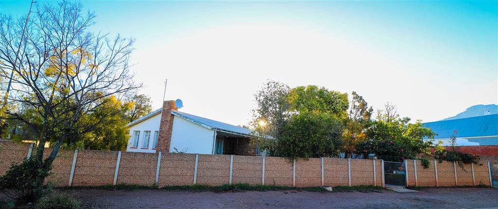 3 Bed House in Ladismith photo number 5