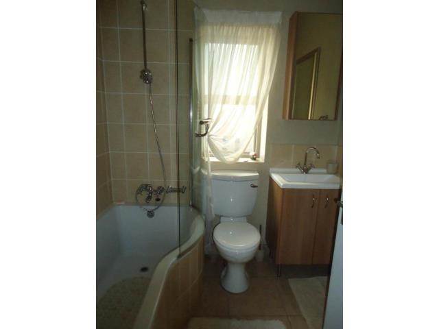 2 Bed House in Lonehill photo number 3