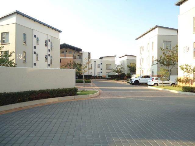 2 Bed House in Lonehill photo number 7