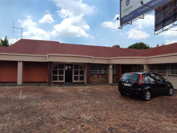 327  m² Commercial space in Bedfordview