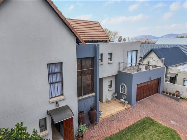 4 Bedroom House 4 Bedroom House