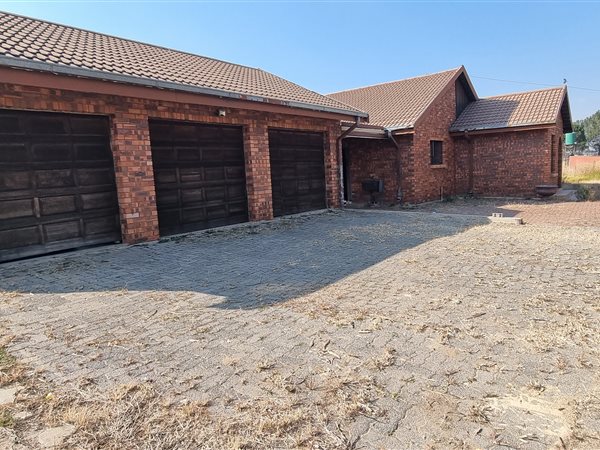 4.5 ha Smallholding 4.5 ha Smallholding