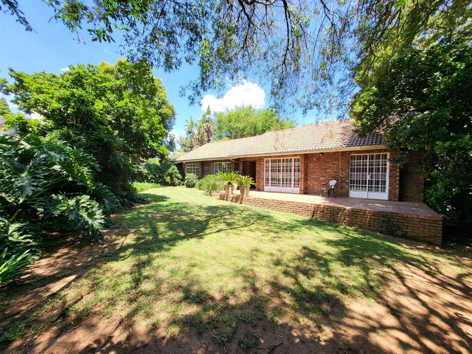 4 Bed House in Garsfontein photo number 1