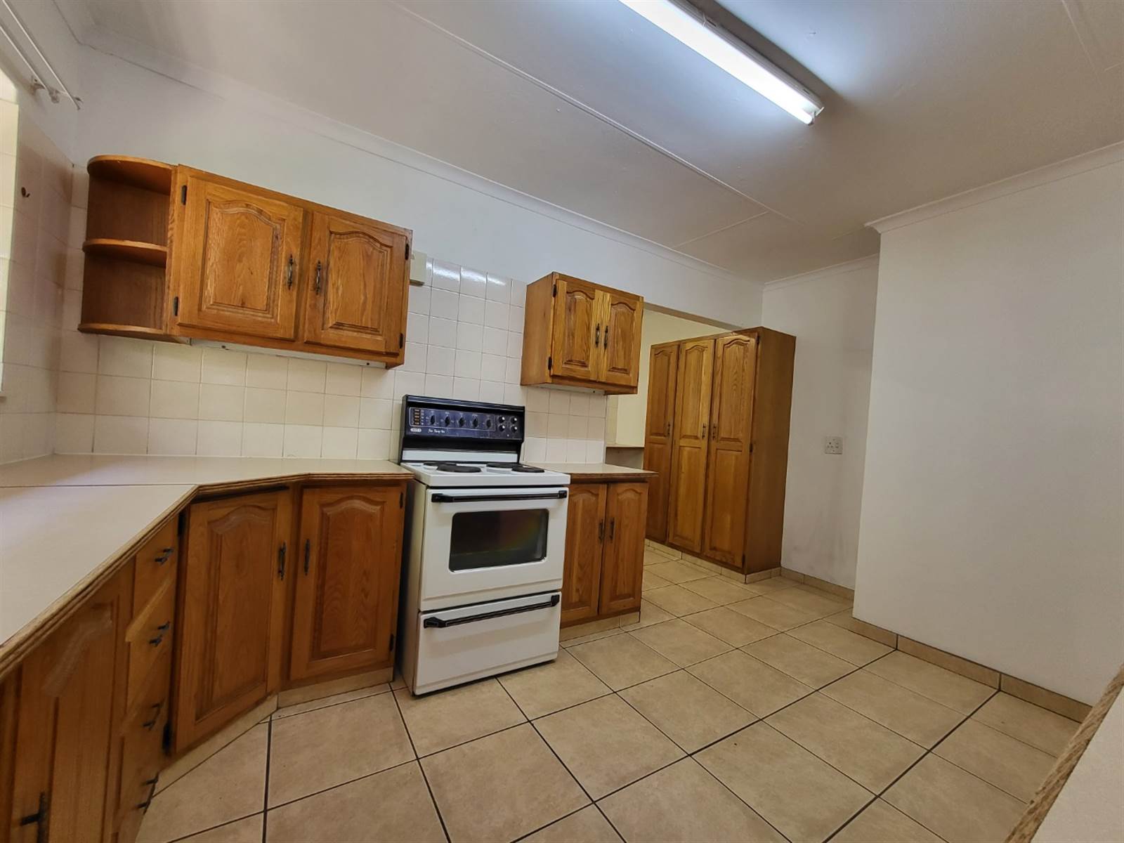 4 Bed House in Garsfontein photo number 5