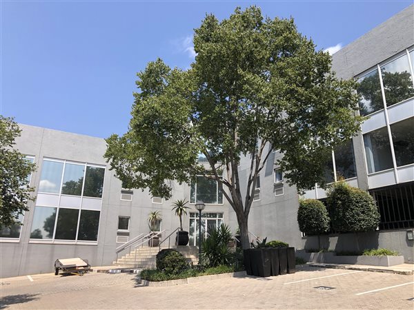 513  m² Commercial space