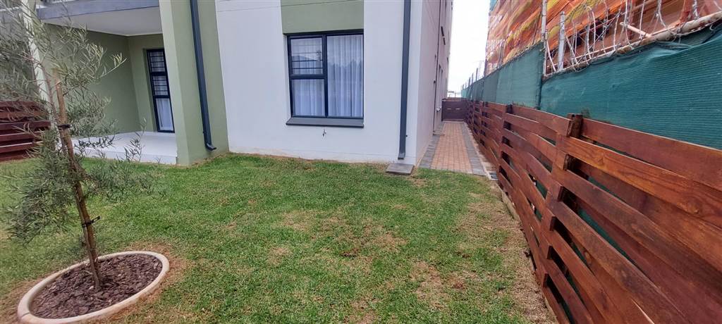 3 Bed Apartment in Mooikloof Equestrian Estate photo number 2
