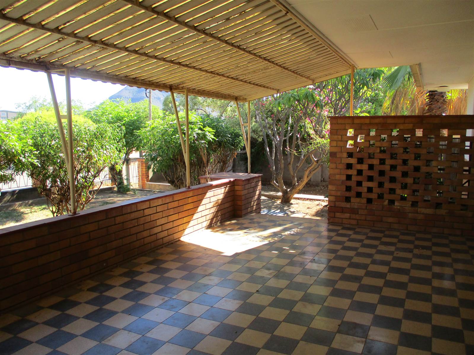 4 Bed House in Graaff Reinet photo number 2