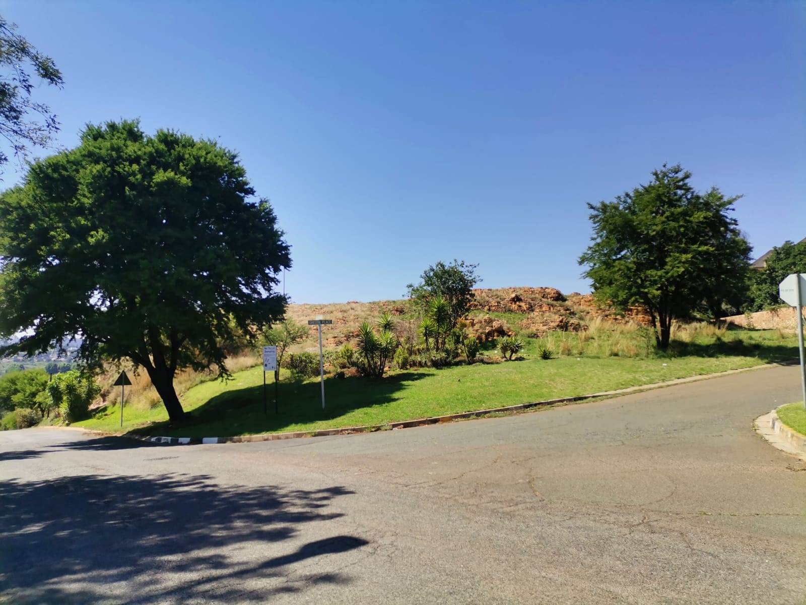 1598 m² Land available in Northcliff photo number 2