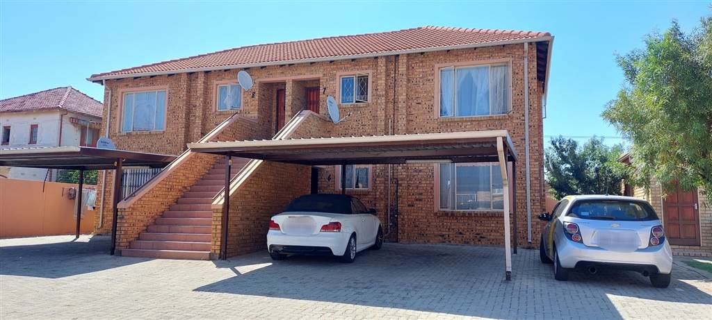 2 Bed Townhouse in Rosettenville photo number 2