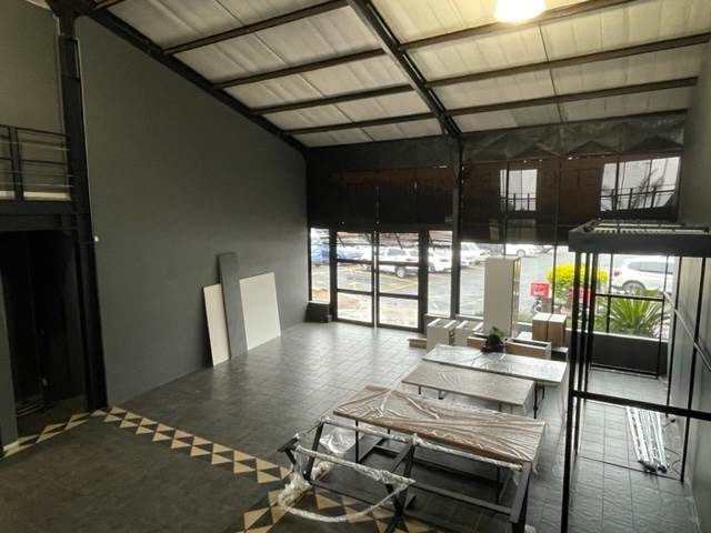 330  m² Commercial space in Louwlardia photo number 12
