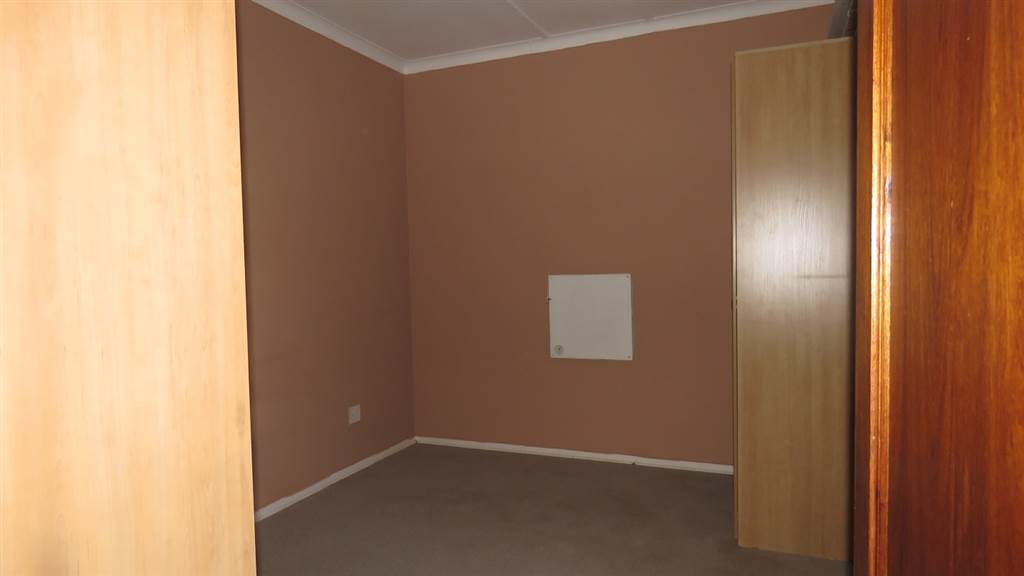 1 Bed Apartment in Fouriesburg photo number 9