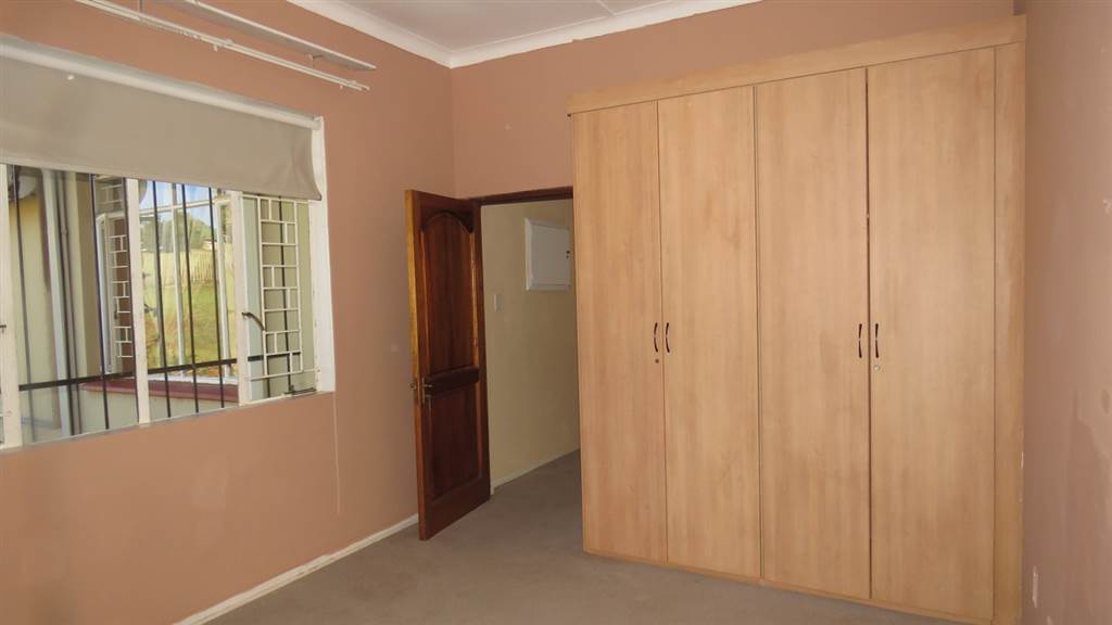 1 Bed Apartment in Fouriesburg photo number 13