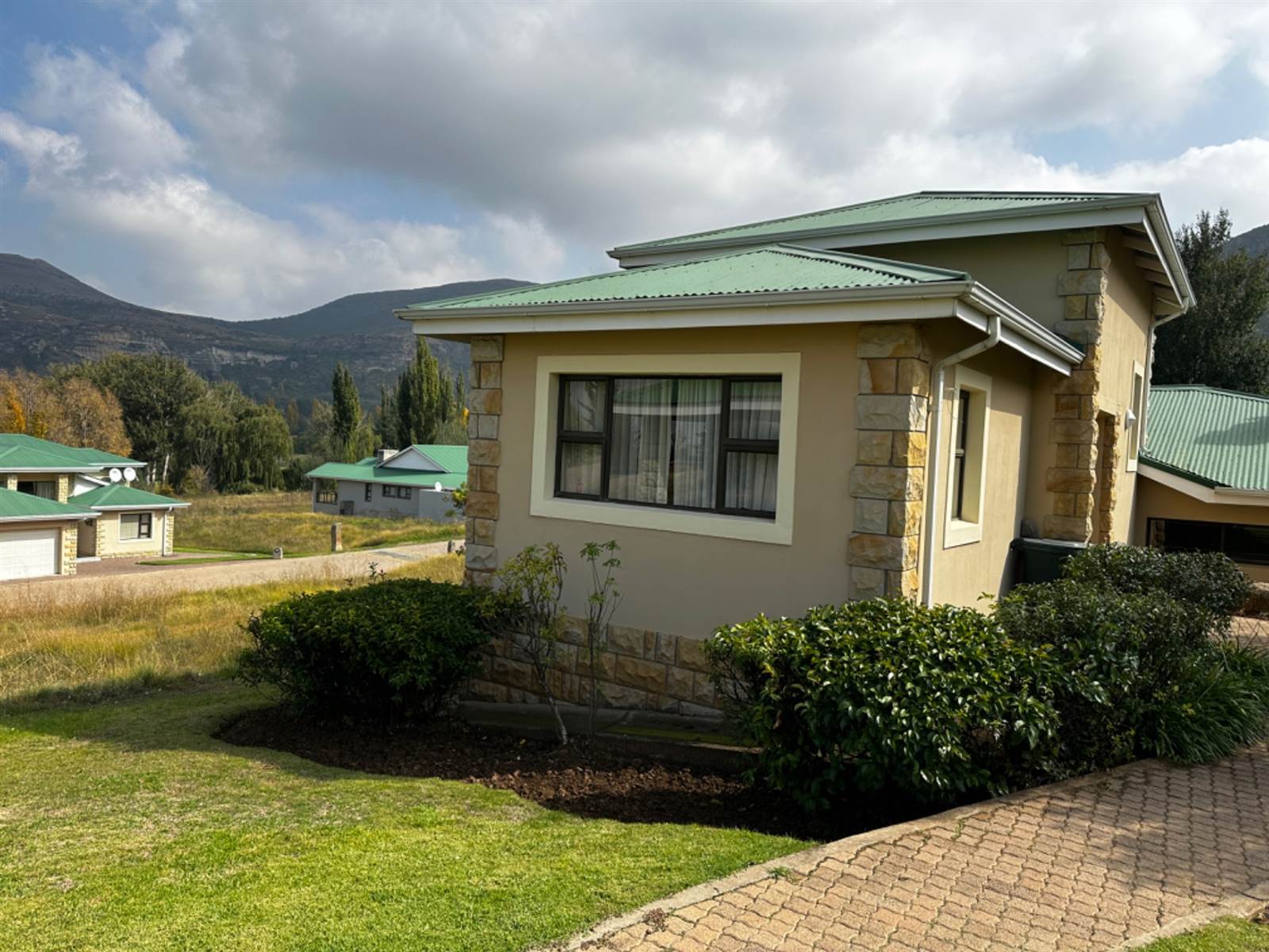 2 Bed House in Clarens photo number 4